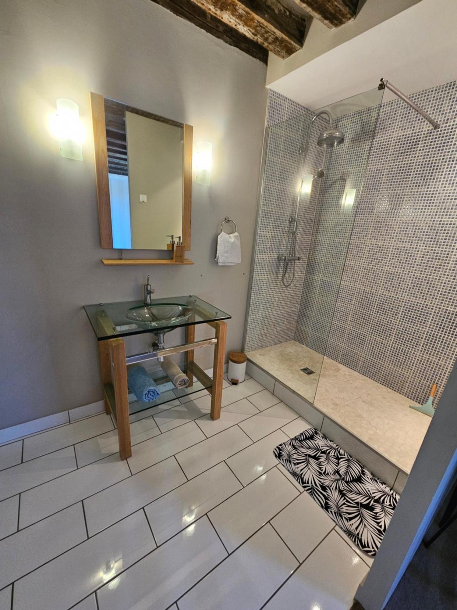 Chambre Avec Salle De Bain Hotel Donzy Eksteriør billede